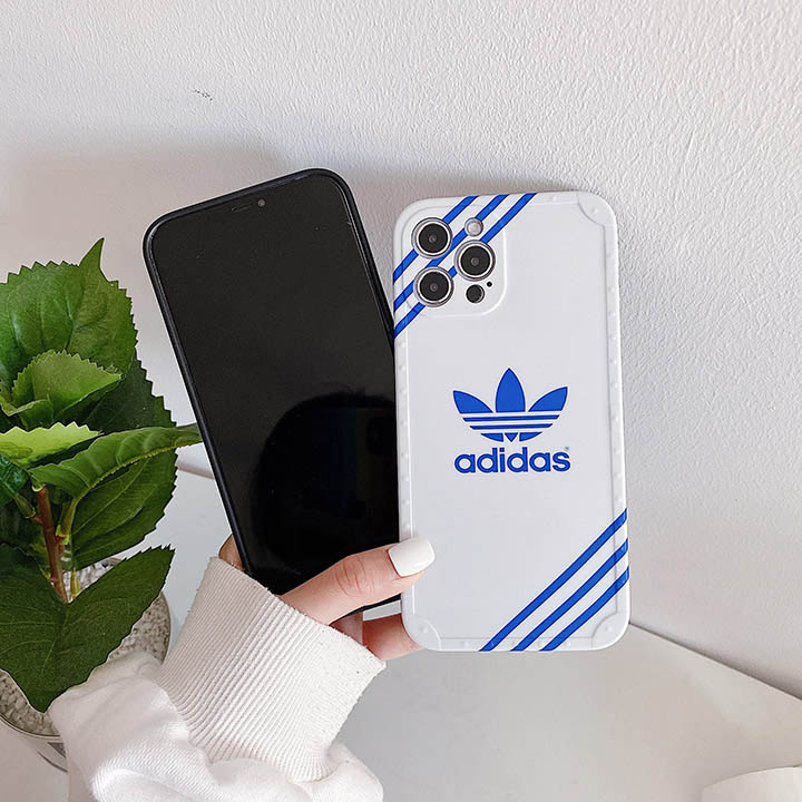 adidas風 アイフォン 15プロ スマホケース 